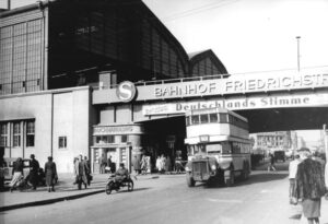 Blick auf S-Bahnhof Friedrichstraße